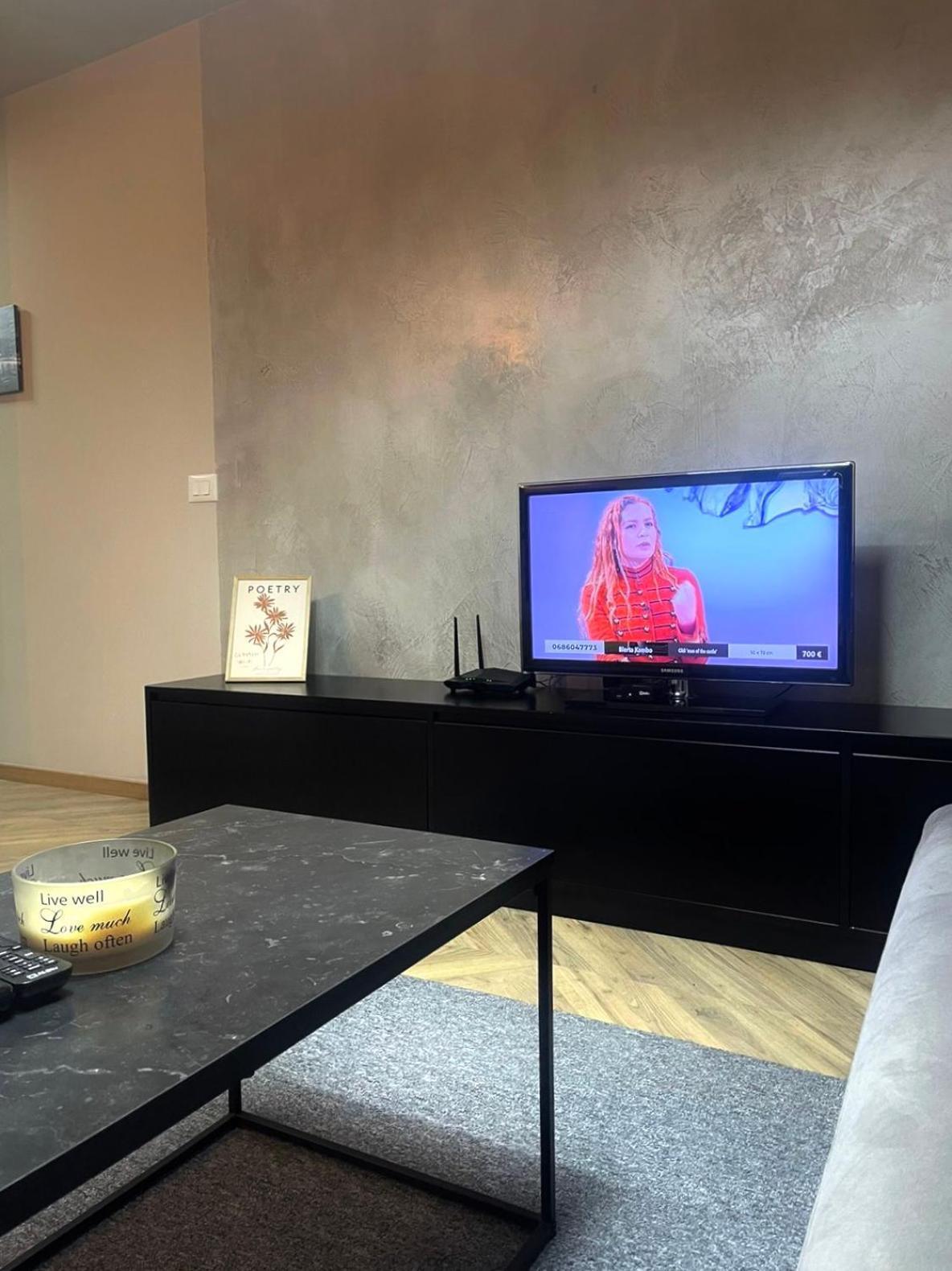 Dea'S Apartment: Hidden Gem ติรานา ภายนอก รูปภาพ